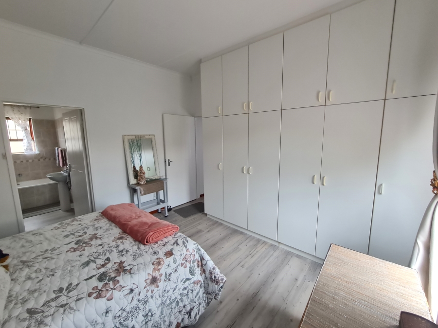 3 Bedroom Property for Sale in Jeffreys Bay Central Eastern Cape